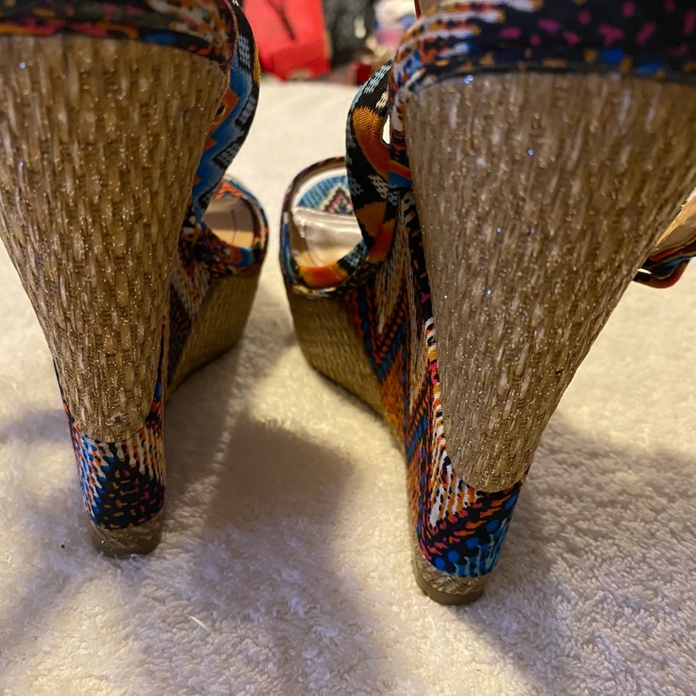 Almost Brand New Stylish Wedges By BCBG - Size 8.5 B - Wedge Height 5” - box 30 - Picture 8 of 10